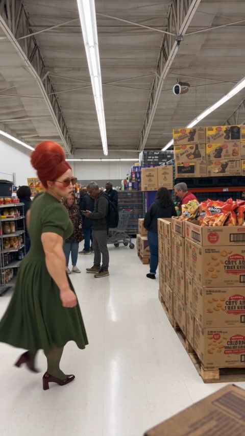 Gloria Flexington – Grocery Store (made with Higgsfield Genjutsu)