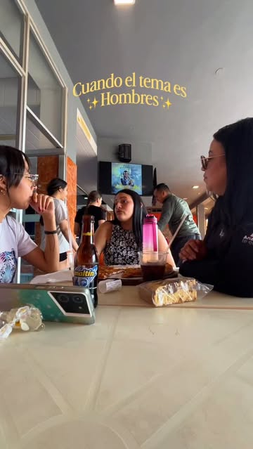Nada más peligroso que una tarde de chicas @mari_afernanda236 @rosalysvazquez22 ✨🤭 📍🍕 @chicknpizza.bna