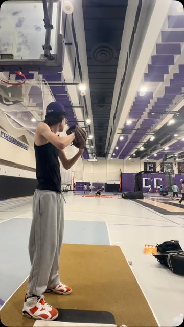 Filler Post (serious content ideas in the future on pinned comment) Watch a washed Pitcher and Freshman Manager ( @kr...