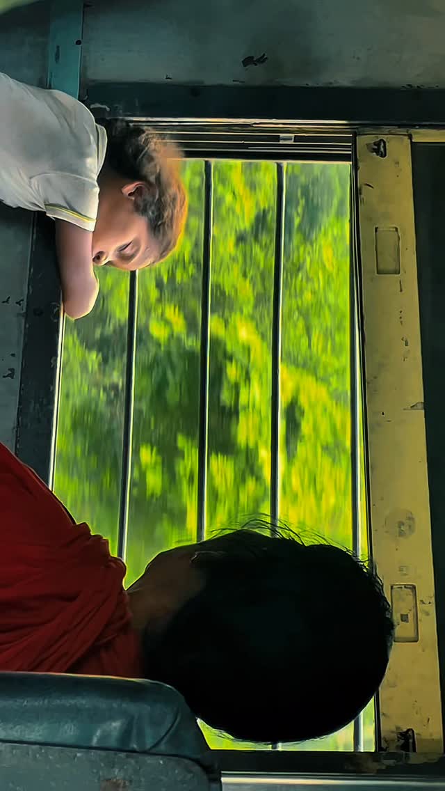 Filmmaker 🥲🎥 Feed/@manual_creator_ #explorepage✨ #creator #instagrowth #cinematography #trainshoot