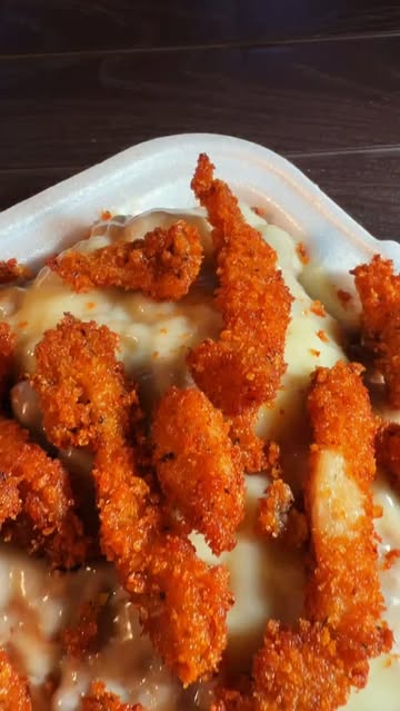 🔥 NUEVA EN 365 FOOD: LA CRISPY YAROA 🍗🧀🍟 ¿Tú sabes lo que pasa cuando el pollo crispy se encuentra con una yaroa...