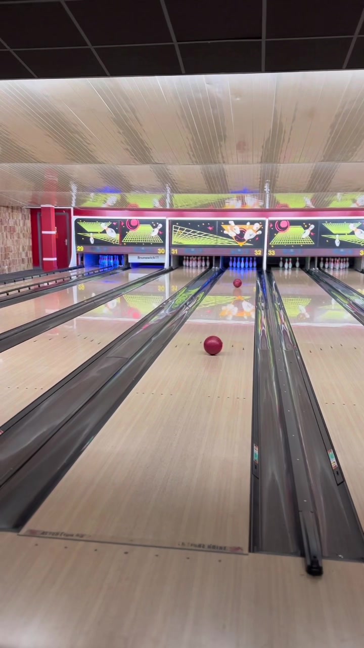 OMG, j’ai eu le coup le plus incroyable en jouant au bowling aujourd’hui ! Je ne peux pas croire que j’ai fait ça 🤯...