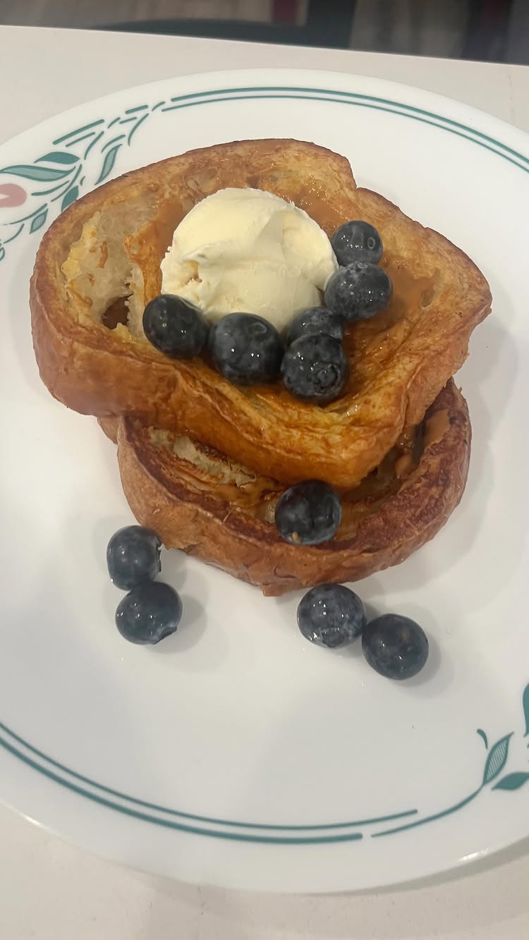 croissant french toast 😋 I found croissant bread at aldi and then I wanted to make french toast! here is how it turn...