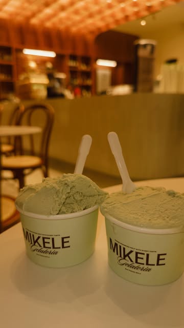 Porque los buenos momentos también se sirven con estilo. #MikeleExperience ✨🍨🥂