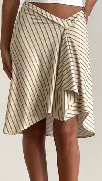 Is this the same skirt?! Find the link in my bio to book me as your personal shopper ✨ #shein #motelrocks #styling #p...