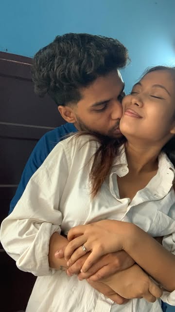 Ab unhe kaun samjhaye? . . . . #fyp #love #couplegoals