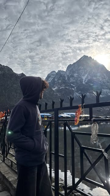 A little closer to the divine. 🕉️✨ . . . . . . . #manimahesh #kailashpeak #follow #explore