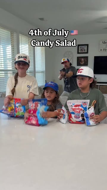 4th of July Candy Salad, came across this looking for some Independence Day treats and this looked so cool for USA 25...