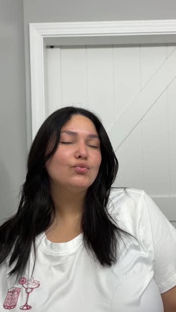 GRWM but make it a full Rhode moment 🤍✨ A little skincare, a little makeup, and a whole lot of glow. Would you try a...