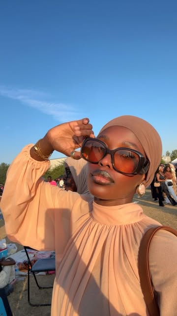 <3✨ Jewellery @acc.xsorize Blouse @hm Jeans @hm Sunglasses @hm #summervibes #melanin #accxsorize #fy