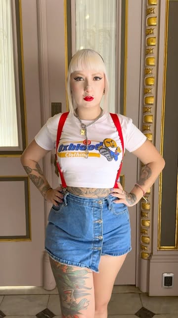 Loving this shirt by @oxblood.clothing ❤️ #punkgirl #punkstyle #mohawk #oi #ska #rudegirl #costarica