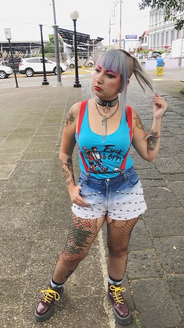 Shooting with @produccionesmantarraya at my home town ✨🔥 Shirt by @oxblood.clothing #punkgirl #punkstyle #mohawk #oi...