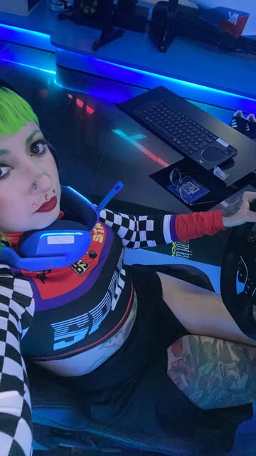 Obsessed with Sim Racing 🏎️🔥 @next_level_racing #NLR360 #NextLevelRacing @virtualmotors_esports #racinggirl #simracing