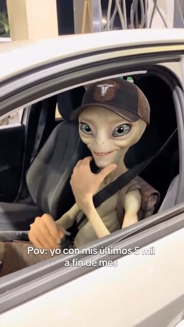 Tu guri yendo a cargar súper con el auto del papi Etiquétale si conoces a alguien parecido jajajaj