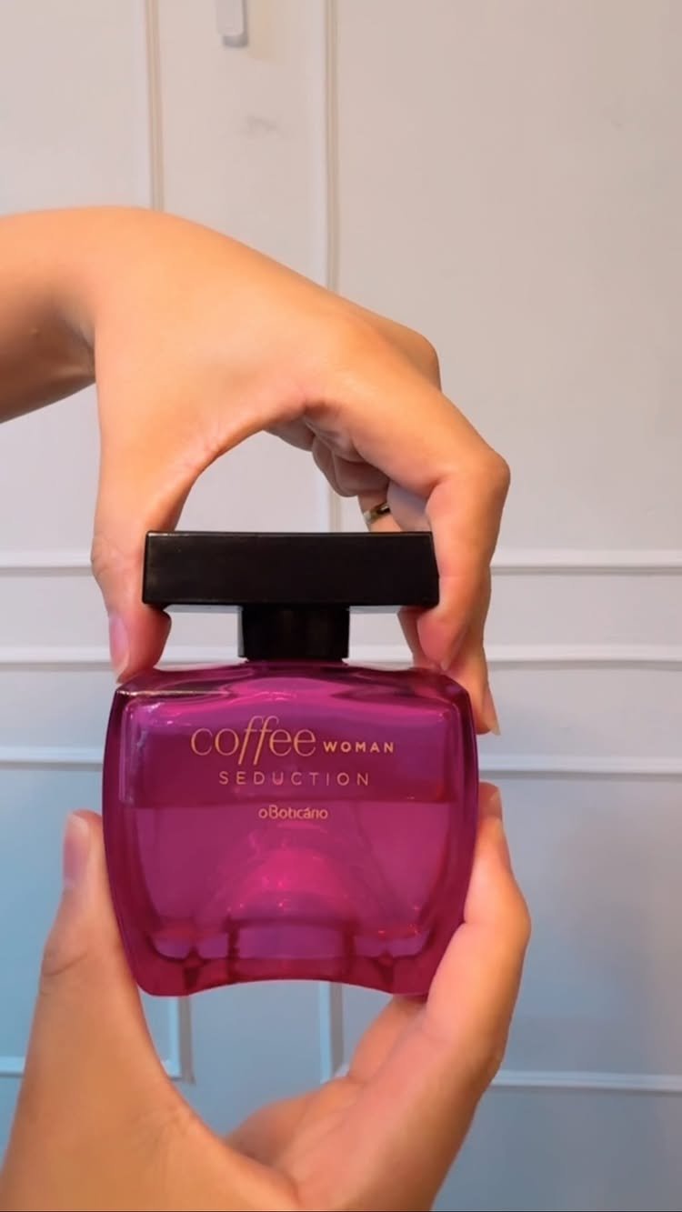 Um dos meus perfumes favoritos para o dia a dia. ✨ Cheiro marcante, elegante e com uma fixação incrível. Já ganhou um...
