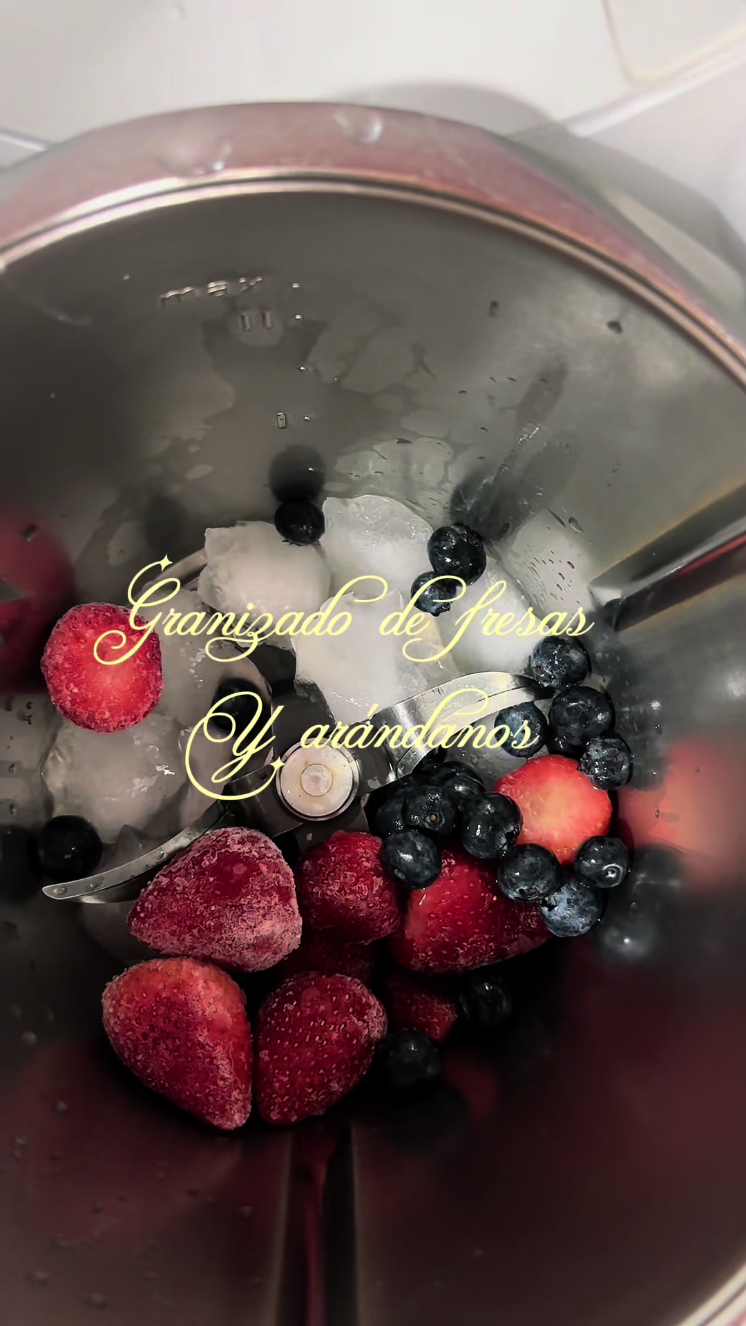 ✨ El granizado más fácil y refrescante del verano 🍓🫐 Solo necesitas 4 ingredientes (¡o casi! 😉): 🧊 Hielo 🍓 Fresa...