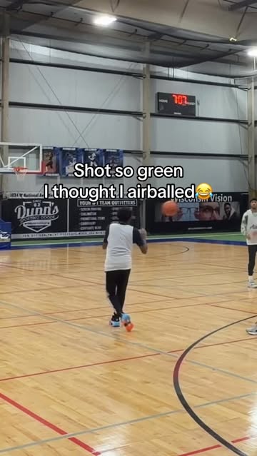 This is why nets are important😂 • #basketball #green #shooter #hoopers