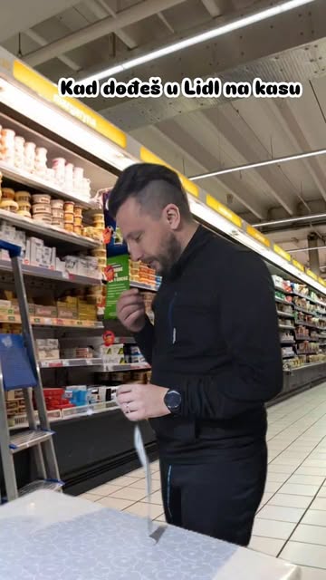 Kad dođeš u Lidla na kasu a blagajnica te obasipa kupljenim proizvodima 😂😂✌️