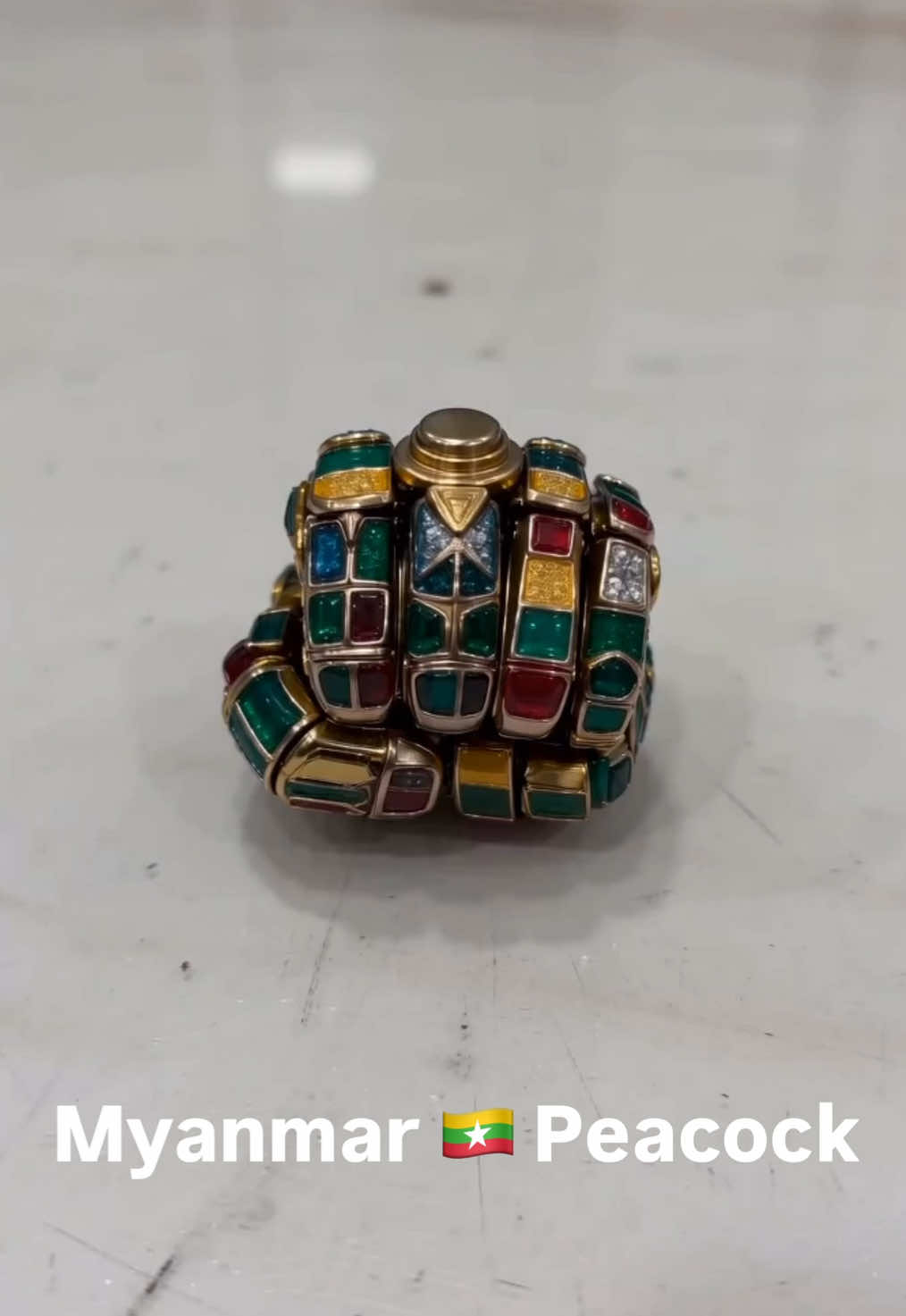This video features the peacock, the animal symbol of Myanmar. The points of this design are the colors inspired by t...