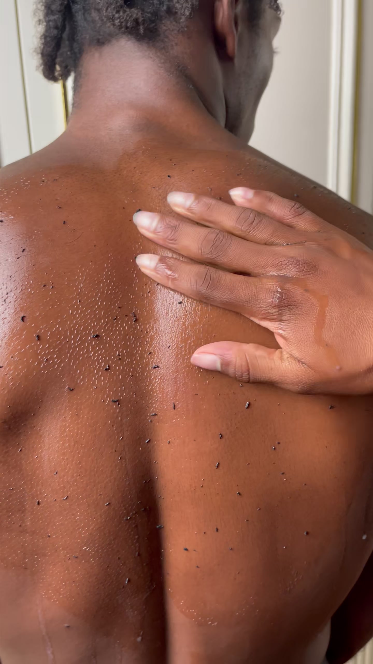 I never thought my skin could be this smooth.#exfoliationskin #tiktokshop #viralvideo #deadskinexfoliation #darkneck