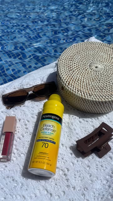 I’ve been using the @neutrogena Beach Defense SPF 70 because it’s so easy to apply. Just spray, go, and enjoy the sun...