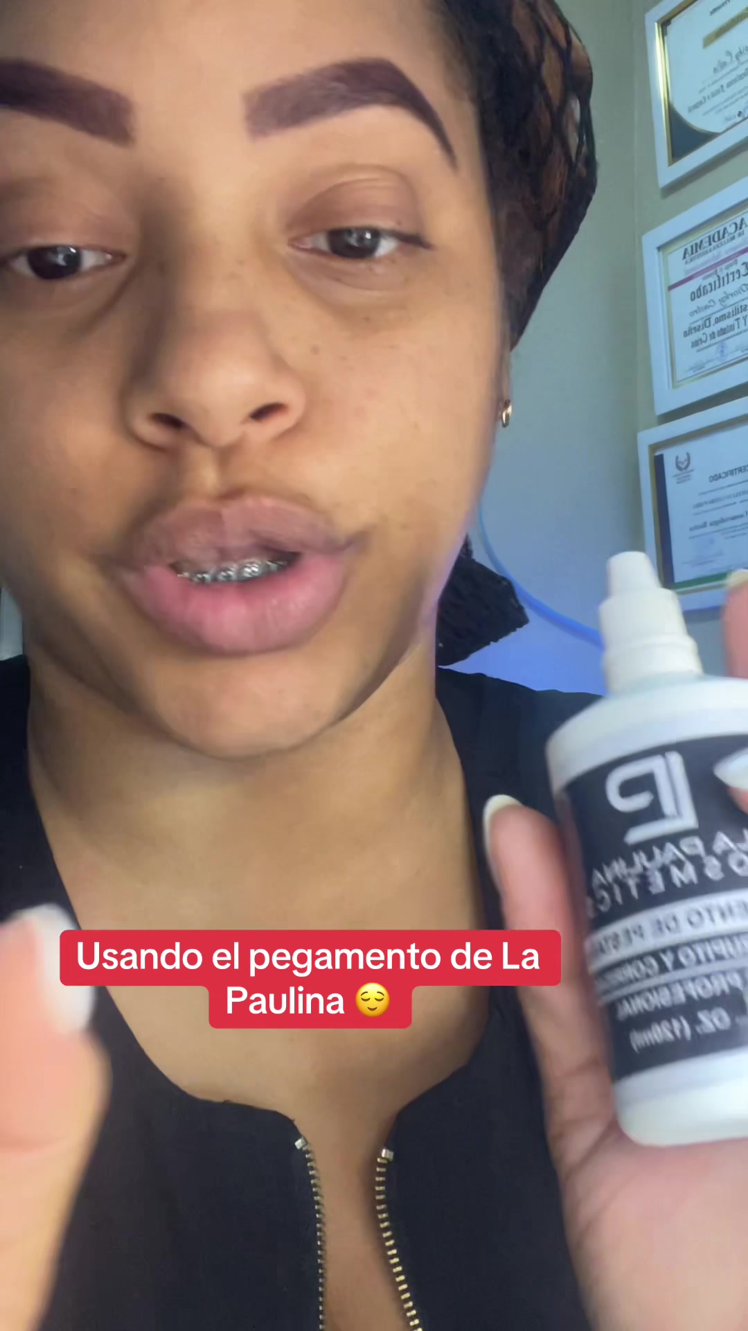 Usando el pegamento de la Paulina #pestaña #lapaulina #diorky19 #sigueme #opinionespersonales @lapaulina01_