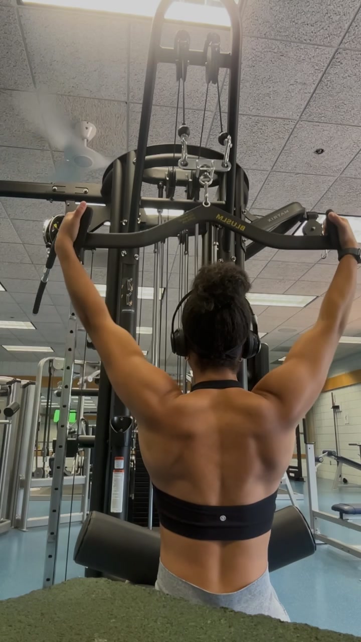 Carving out this back 🤝🏽😏 #fyp #utah #winterarc #leanislaw #gymtok