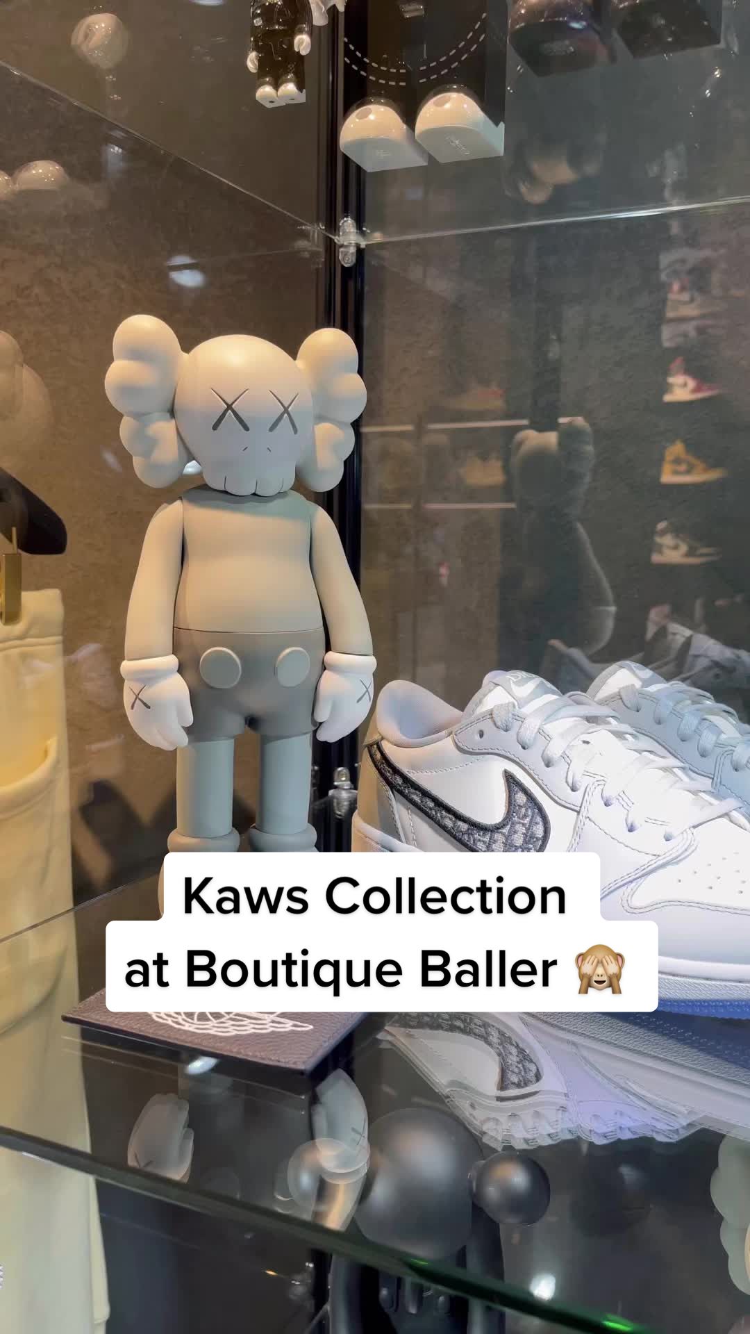 Need Kaws? We got you 🤫🙈 #kaws #arttoy #collectables