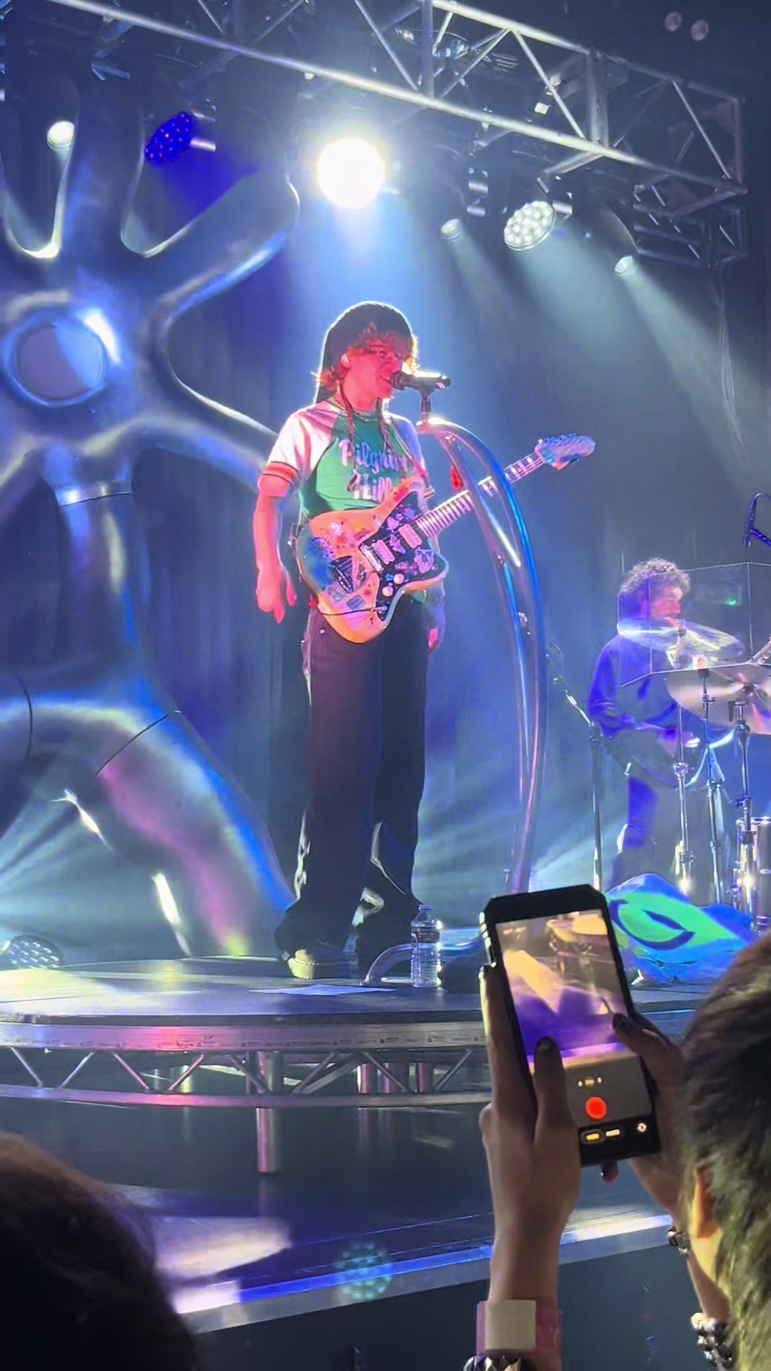 i got a bit distracted… #cavetown #concert #guitar #fyp #runningwithscissors @cavetown