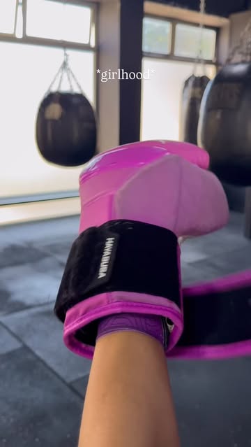 Boxing… but with cute nails 💅🏼✨ (@belastudio.gt version) • • • • #mamaentenis #guatemala #boxing #boxingislife #nai...
