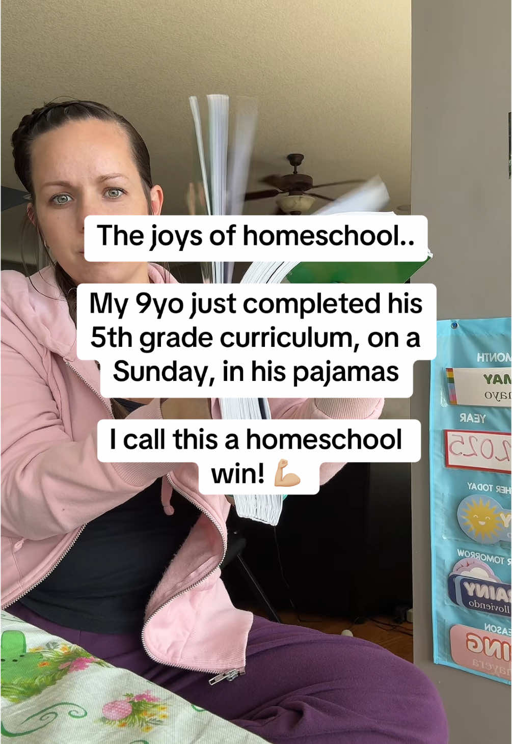 A homeschool flex 💪🏼 📚 We can do school work any day of the week, any time of the day. ✏️ Can finish the “school”...