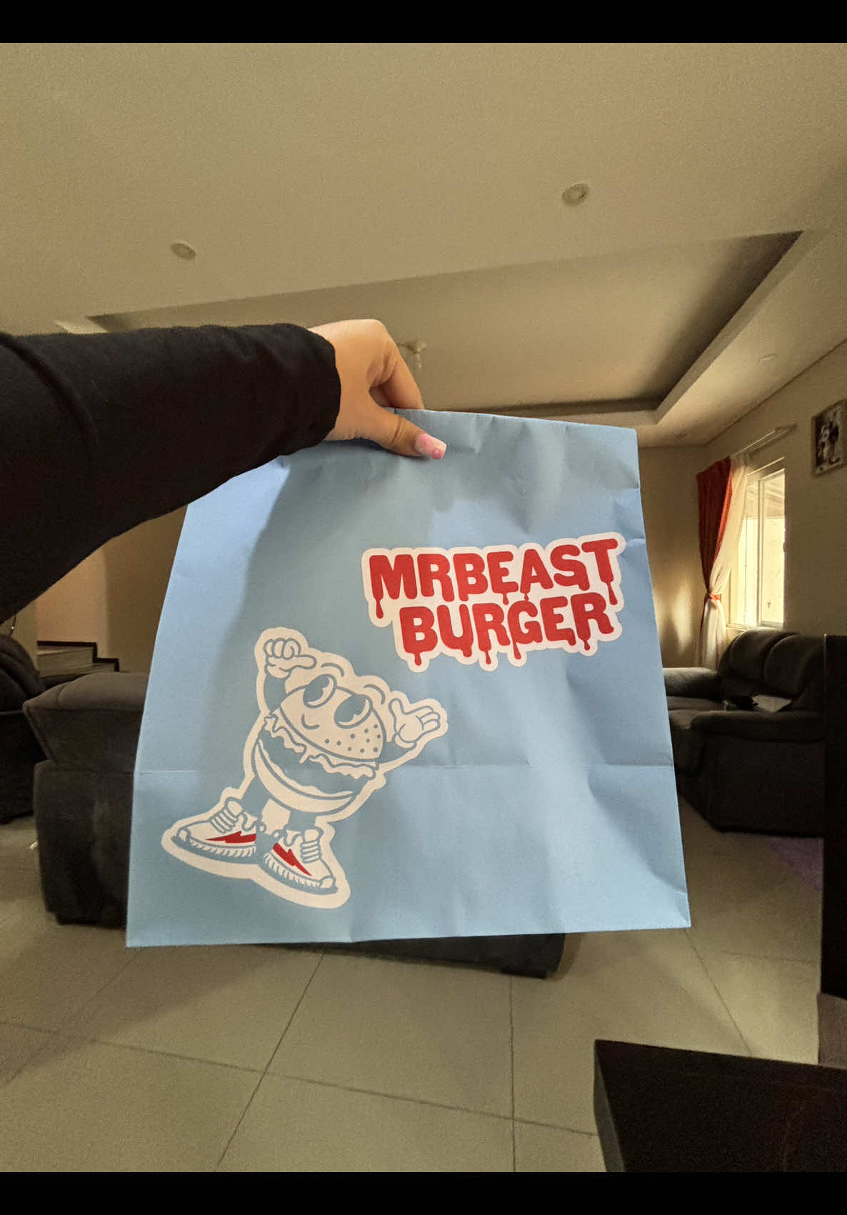 ¿Ya probaste las nuevas hamburguesas de Mr. Beat? 🍔🔥 Ya están disponibles en Bolivia, pero solo las puedes pedir po...
