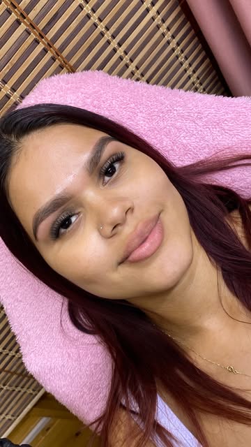 ✨ Transformación total: de una mirada suave a una mirada poderosa y llena de actitud 💥 Aquí te muestro el antes y el...