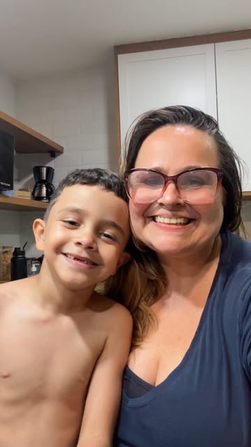 Mãe perfeita eu não sei… mas mãe que improvisa o jantar, essa é da minha turma. 😂🤝🏼 Por aí também é assim?