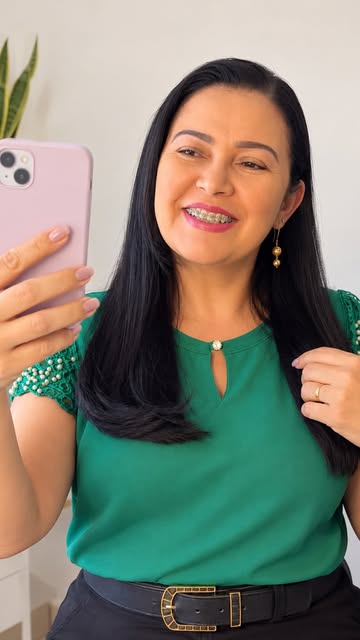Ser PJ é assim: você resolve uma coisa e aparecem outras três 😂💚 No meio do corre, dos boletos e das mil e uma tare...