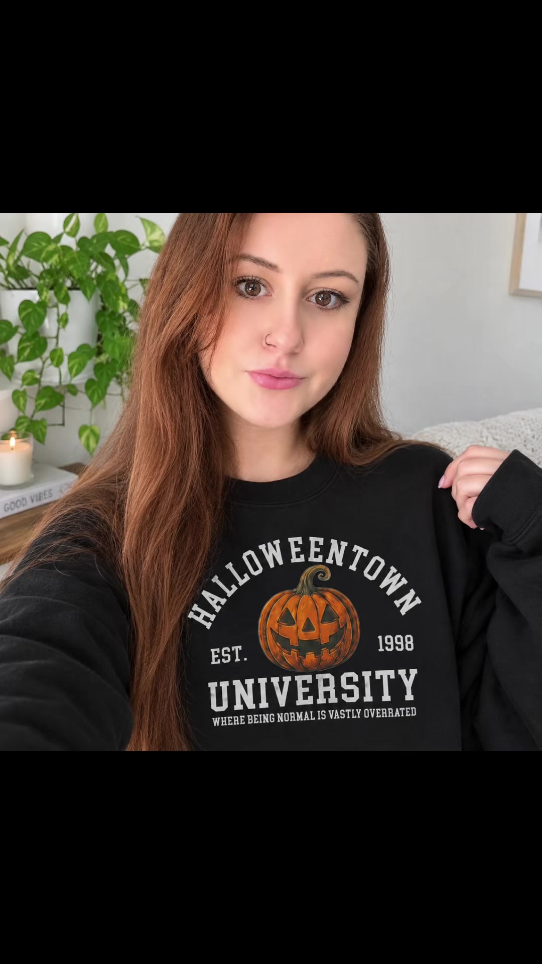 Found the cutest fall sweatshirt and I’m seriously impressed with the quality! 🖤🎃 It’s thick, warm, cozy, and actua...