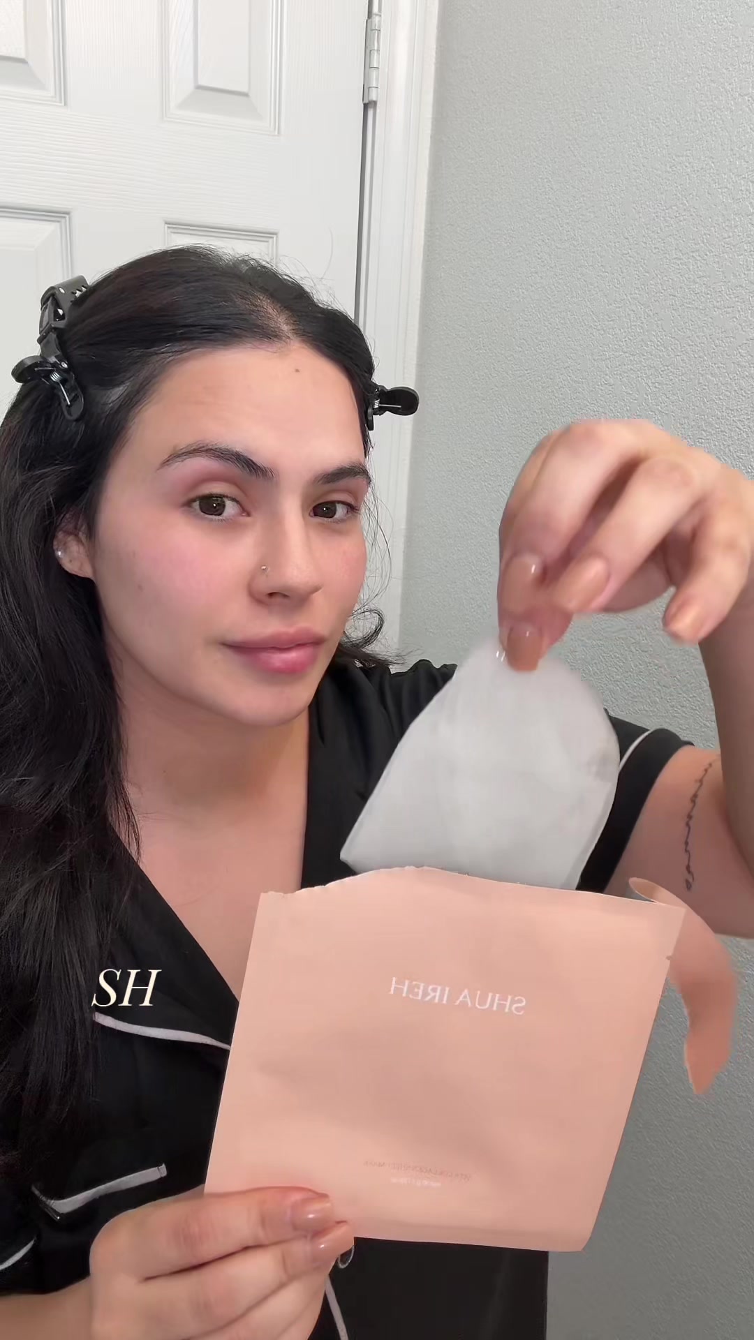 This sheet mask is drenched in 30g of ampoule essence for deep hydration, just imagine how soft the skin feels!💧The...