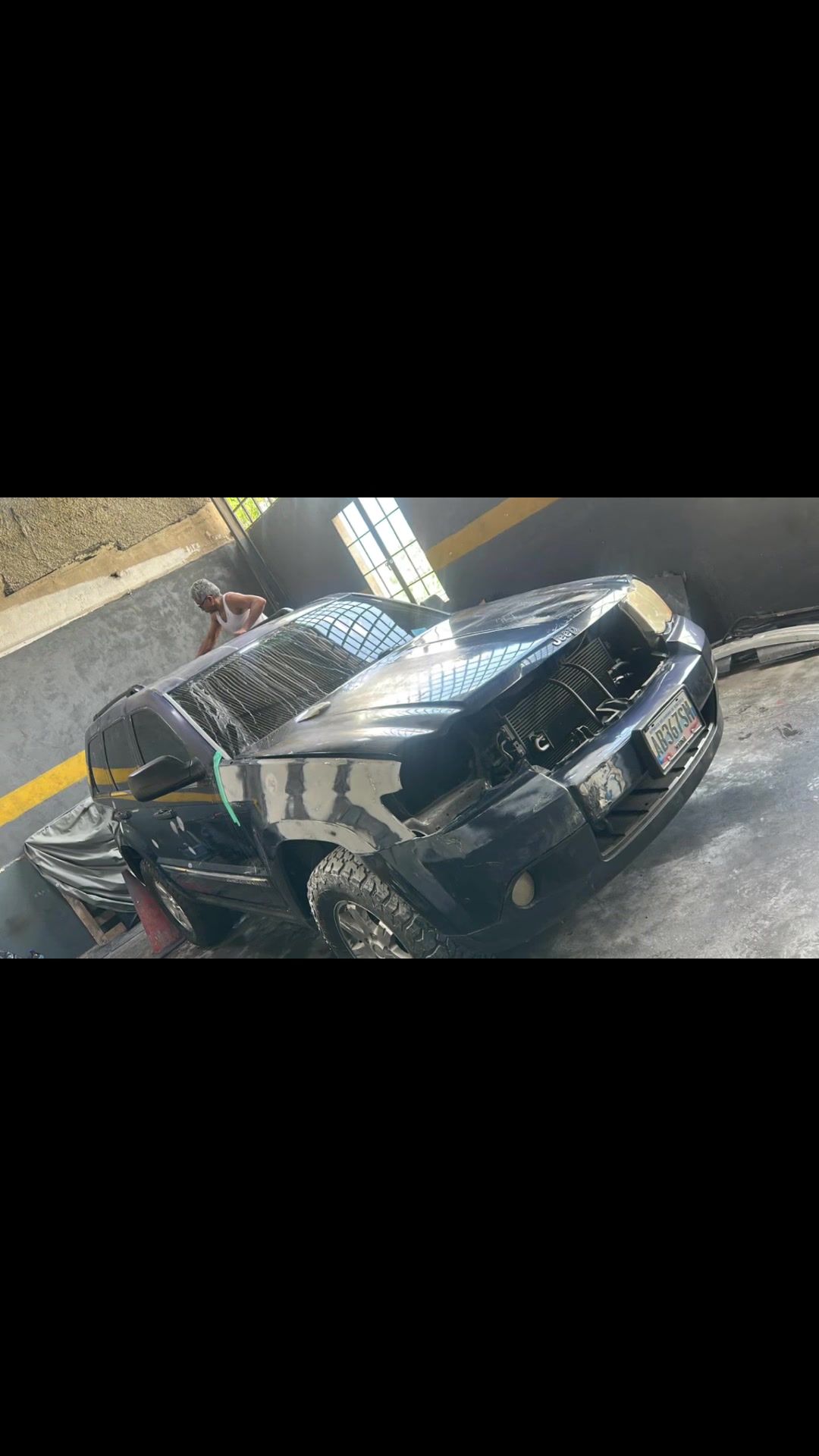¡Devolviéndole el brillo de agencia a este consentido! 💎✨ Trabajo de latonería y pintura impecable. ¿Qué tal quedó e...
