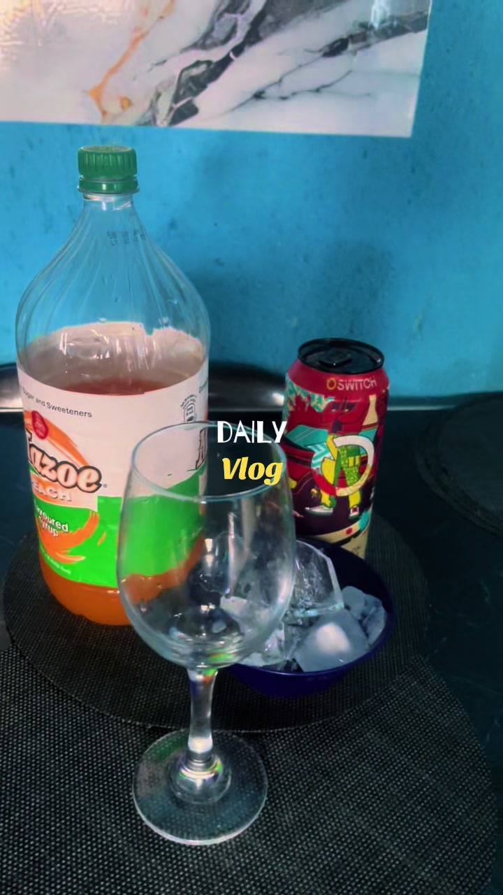 How to make a simple homemade mocktail For ingredients you need -ice. -Mazoe. -Energy drinks [Switch]. -Lemon. -Mint....