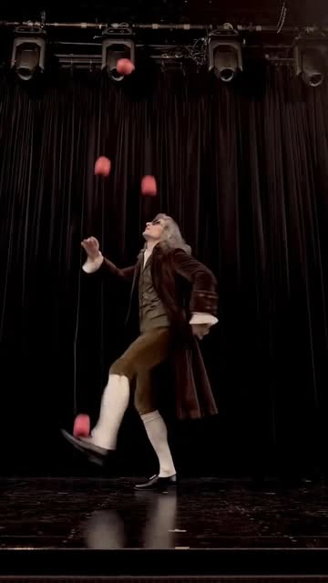 I'M THE APPLE MASTER. #issacnewton #life #jugglinglife