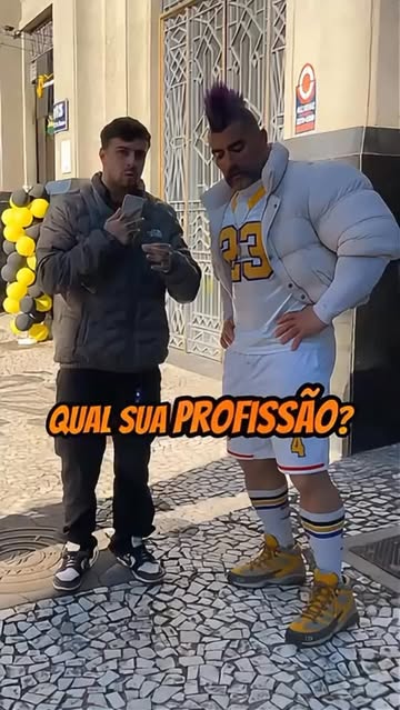 O @victor.041 me encontrou no meio da rua e contei um pouco sobre a minha profissão! #entrevistas #viral #entrevistad...