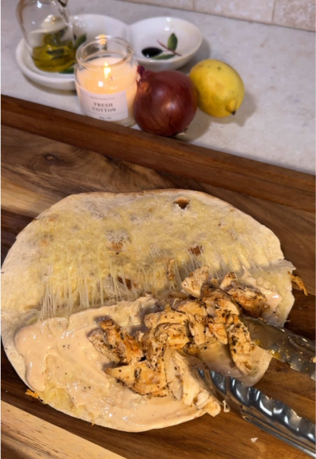 🌯 Cheesy Chicken Wraps! Juicy, perfectly seasoned chicken with gooey melted cheese, wrapped in a golden, crispy tort...
