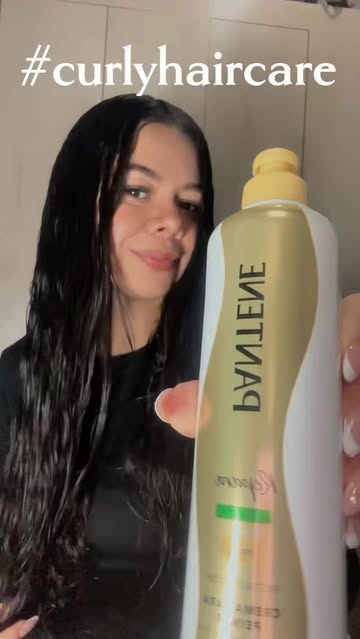 Cuando revivo mis rulos lo hago con la crema de peinar de @pantenecl amo su olor y lo suave que me deja el cabello 😮...