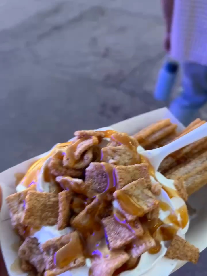 Cinnamon Toast Crunch Churros 😩