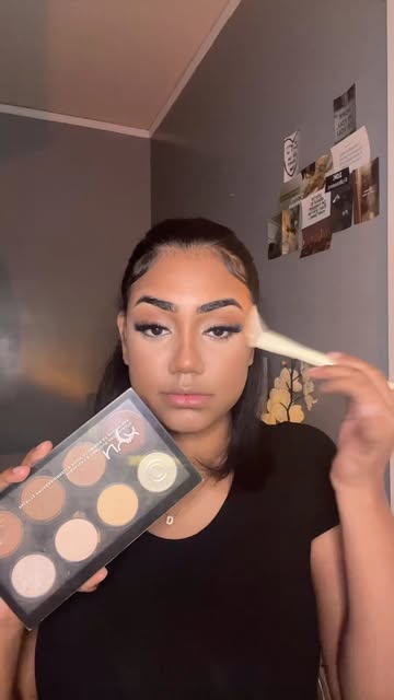 Do my makeup with me 🖤 products names⬇️ @elfcosmetics concelear @fentybeauty cream bronzer concealer and powder blus...