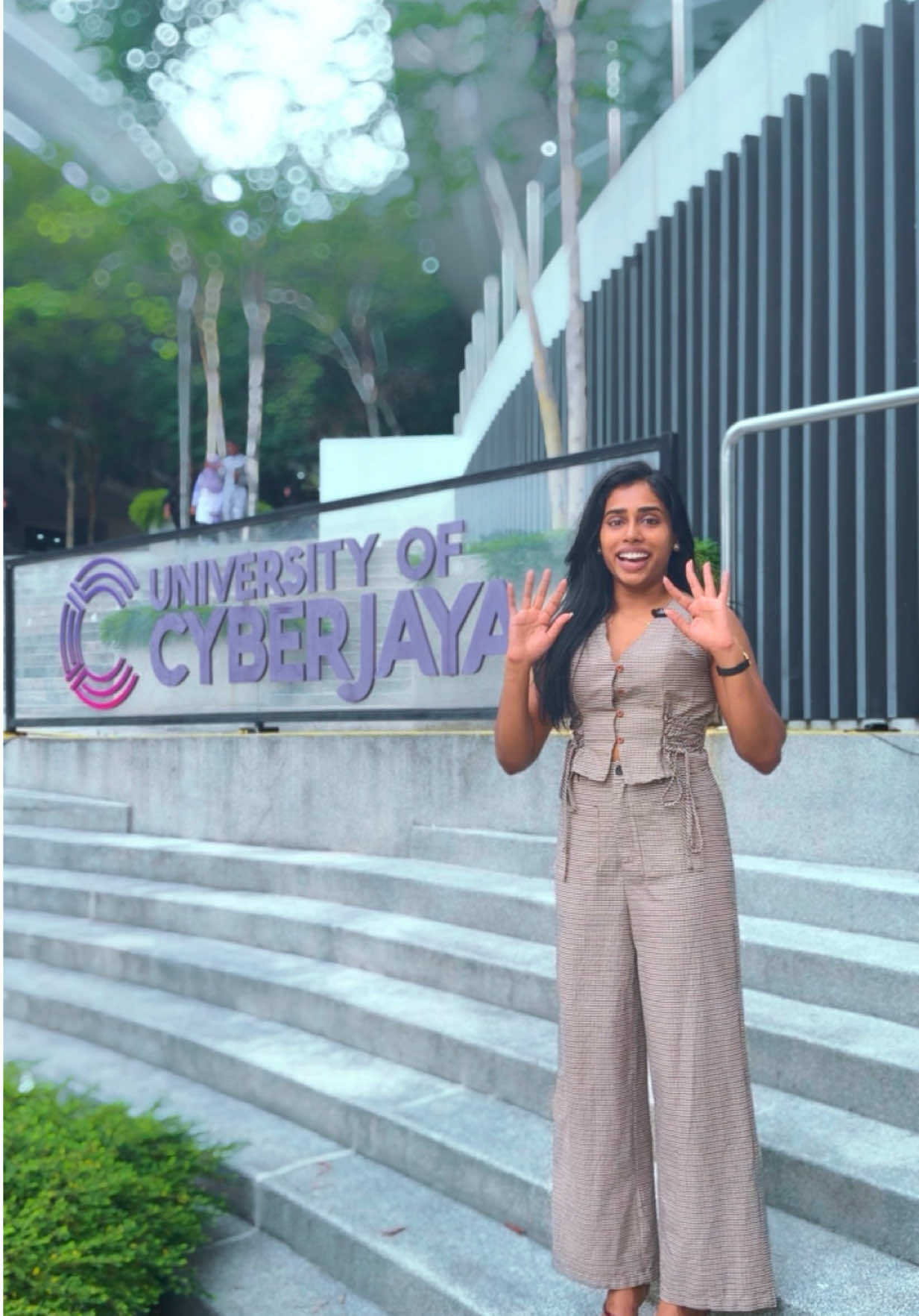 🎓🇲🇾 جولة سريعة في University of Cyberjaya! تفكر تدرس في Malaysia؟ ✨ Study • Explore • Grow 🇲🇾 📩 DM us for a FRE...