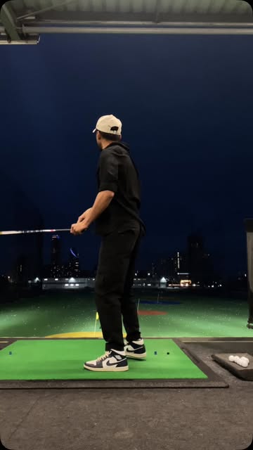 Was showing my mate what releasing pain looks like! #justgolf #golf #indoorgolflondon #londonactivities