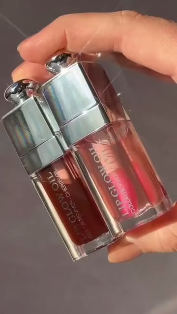 Probando estos lip glow oils y wow… el brillo, la hidratación y ese efecto juicy hablan solos. Perfectos para un look...