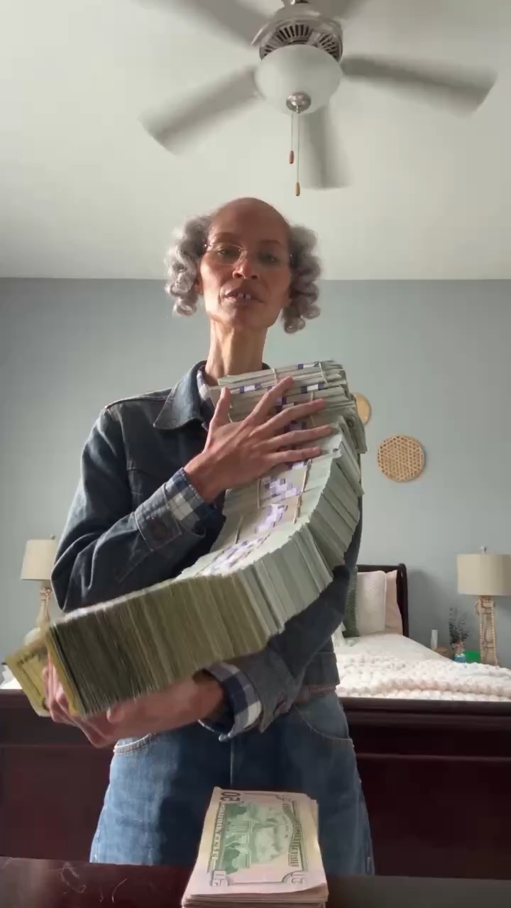 MONEYY