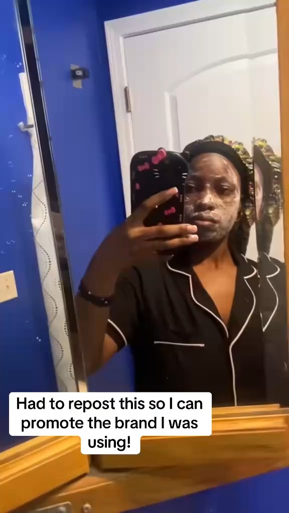 In this video I’m washing my face with the medicube brands face and body care.